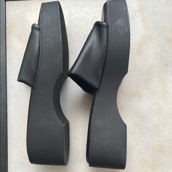 Steve Madden Black Minimalist Slide Sandals - Picture 4 of 4